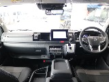 ワイドボディになりますので、広々とした車内スペースになります☆☆
