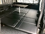 脱着可能なセンターテーブルを完備！