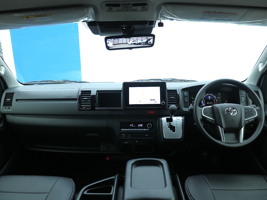 9型の運転席回り♪新しいステアリング、多彩な安全装備など運転の際に快適にお過ごしいただけます♪