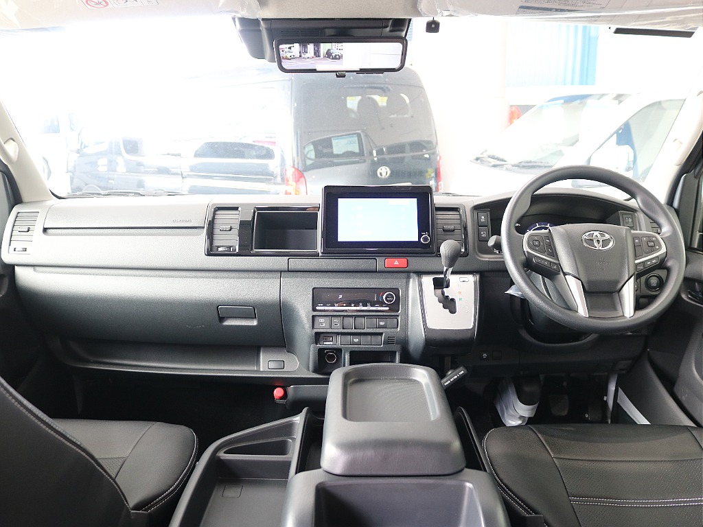 ワイドボディですので広々とした車内になります☆☆