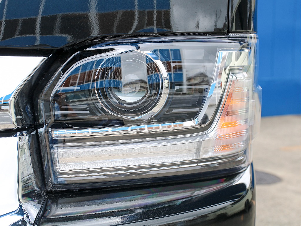 夜間の走行も安心のLEDヘッドランプ付き！！