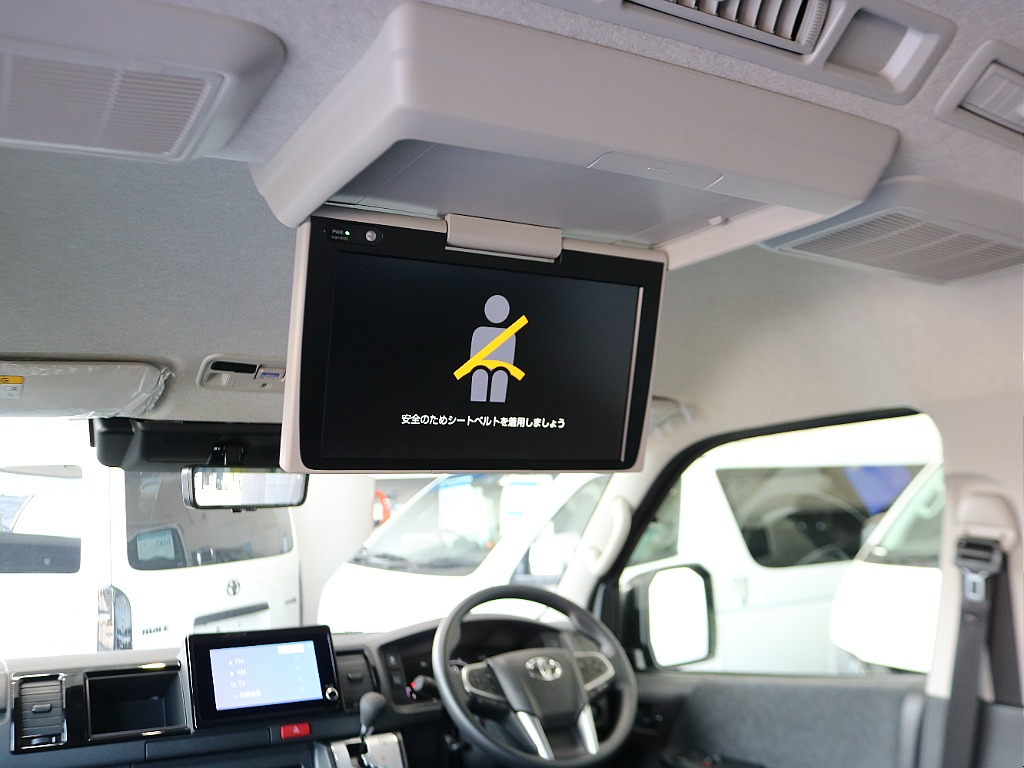 純正の大画面後席モニターでお子様も飽きずに運転できます☆