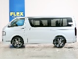 ノーマル車高のお車となります。ローダウン等追加のカスタムもお任せください！