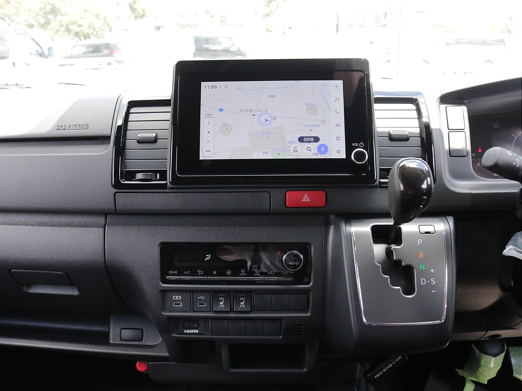 新車ハイエースＶダークプライムⅡ２０００ガソリン２ＷＤ！８ナンバー登録７人乗り仕様VALDORシートアレンジ施工済み！！オリジナルフロントスポイラーオリジナル１７インチアルミ１．５インチローダウン済み