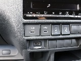 新車ハイエースＶダークプライムⅡ２０００ガソリン２ＷＤ！８ナンバー登録７人乗り仕様VALDORシートアレンジ施工済み！！オリジナルフロントスポイラーオリジナル１７インチアルミ１．５インチローダウン済み