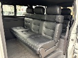 7名乗りのハイエースワイドバンベースとなっております♪