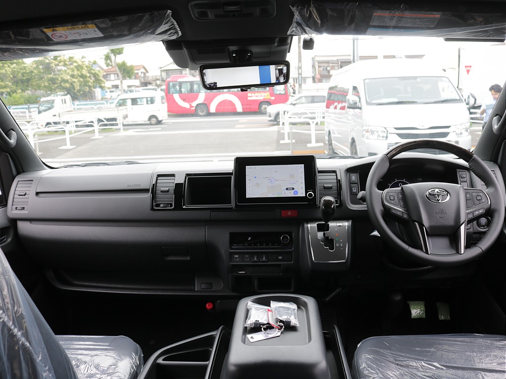 新車ワイドＶダークプライムⅡ２７００ガソリン４ＷＤカスタム車両入庫！ＶＡＬＤＯＲシートアレンジ完成！オリジナルフロントバンパーオリジナル１６インチアルミグラントレック１６インチタイヤＥＴＣ２．０装備！