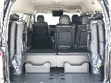 4列目跳ね上げ可能！荷物スペースも確保！