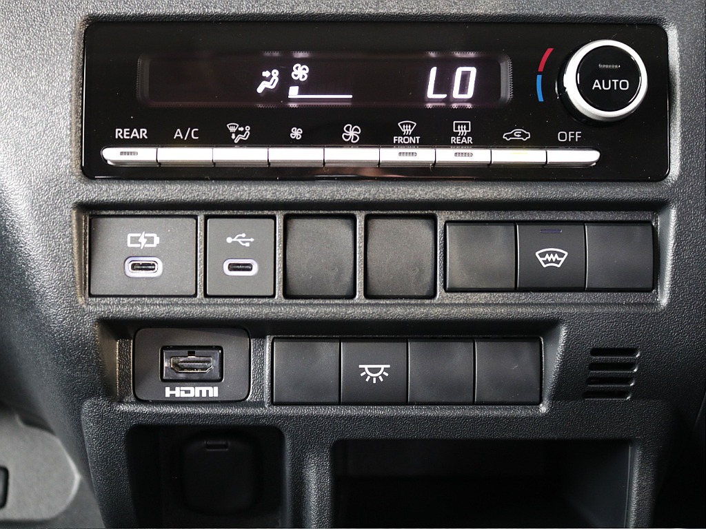 トヨタ&nbsp;ハイエース&nbsp;ワゴン2.7GLロング ミドルルーフ 4WD&nbsp;ファミリーパッケージ！フローリング施工済み！&nbsp;栃木県の詳細画像&nbsp;その9