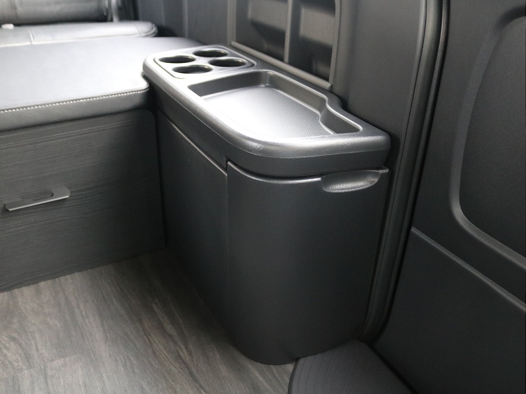 ＦＬＥＸグループは「すべての人に愛車を」をコンセプトに車種別に全国展開中！愛車と一緒に、ライフスタイルを充実させてもらいたいという思いで、ランクル仙台泉店では皆様のご要望になんでもお応えします♪