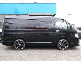 運転席側には小窓が付いてます！