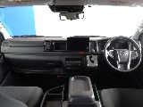 新型ならではの運転席周りに！ メーターやパネル周りも大幅に変...