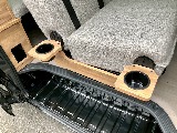 ２列目シートにはドリンクホルダーが完備されております♪