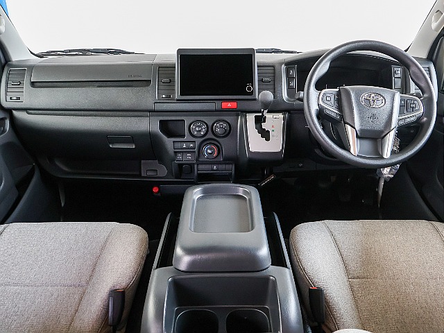 新型ならではの運転席周りとなっております！