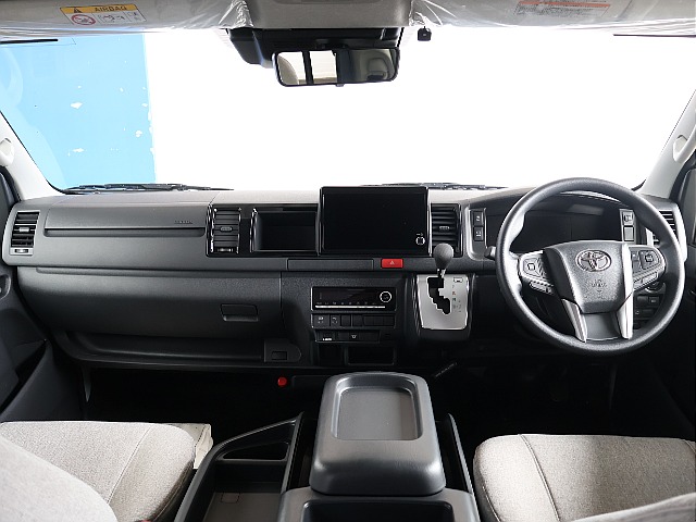 9型になり一新された運転席周りとなっております！