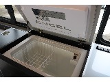 大容量の４０L冷蔵庫も装備！！遠出でもいっぱい詰めてドライブできちゃいます♪