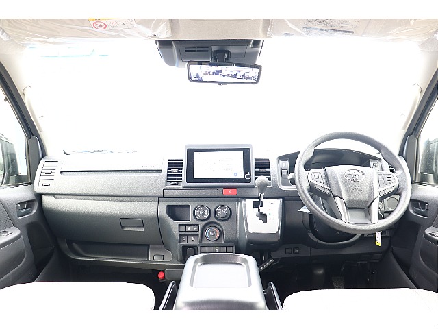 運転席周りもお洒落なインテリアカスタムがされております！！快適性もよくなってるので運転も気兼ねなく出来ちゃいます♪