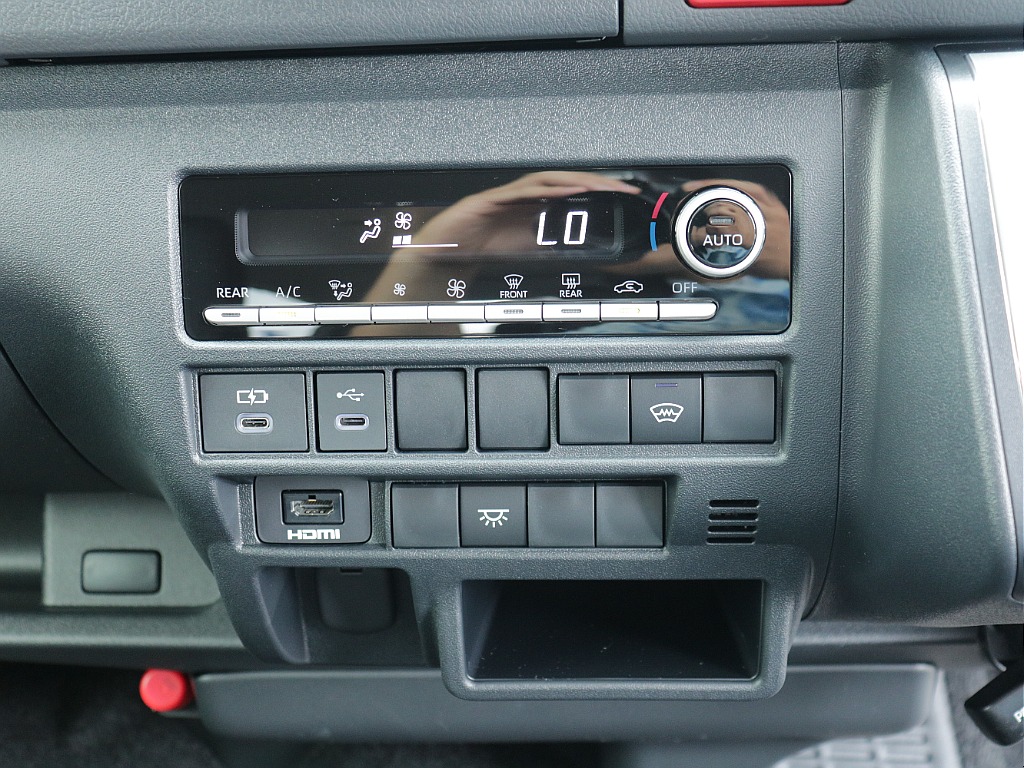 HDMIポートやCタイプ充電などすでに装着されております♪
