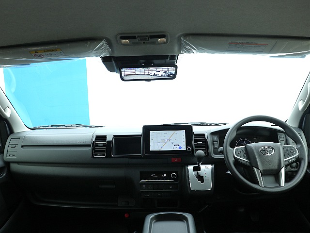 ハイエースワイドならではの運転席・助手席周り！！9型になり運転席周りもアップグレードいたしました！！