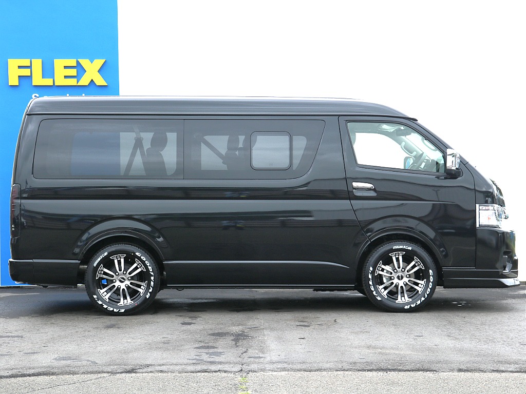 片側パワースライドドアが付いておりますので乗り降りや荷物の出し入れも楽々できちゃいます♪
