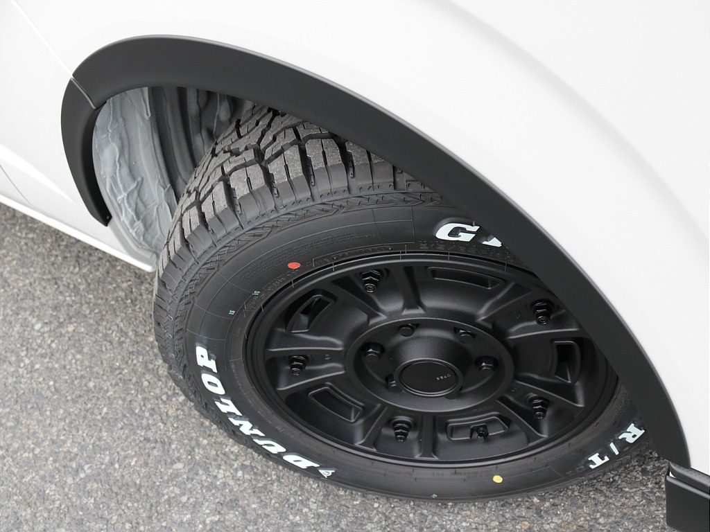 新車ハイエースＶダークプライムⅡガソリン２WD！新品オリジナル１6インチアルミ！新品ベットＫＩＴ装備！オリジナルパーツ多数装備！