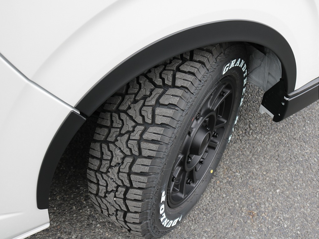 新車ハイエースＶダークプライムⅡガソリン２WD！新品オリジナル１6インチアルミ！新品ベットＫＩＴ装備！オリジナルパーツ多数装備！