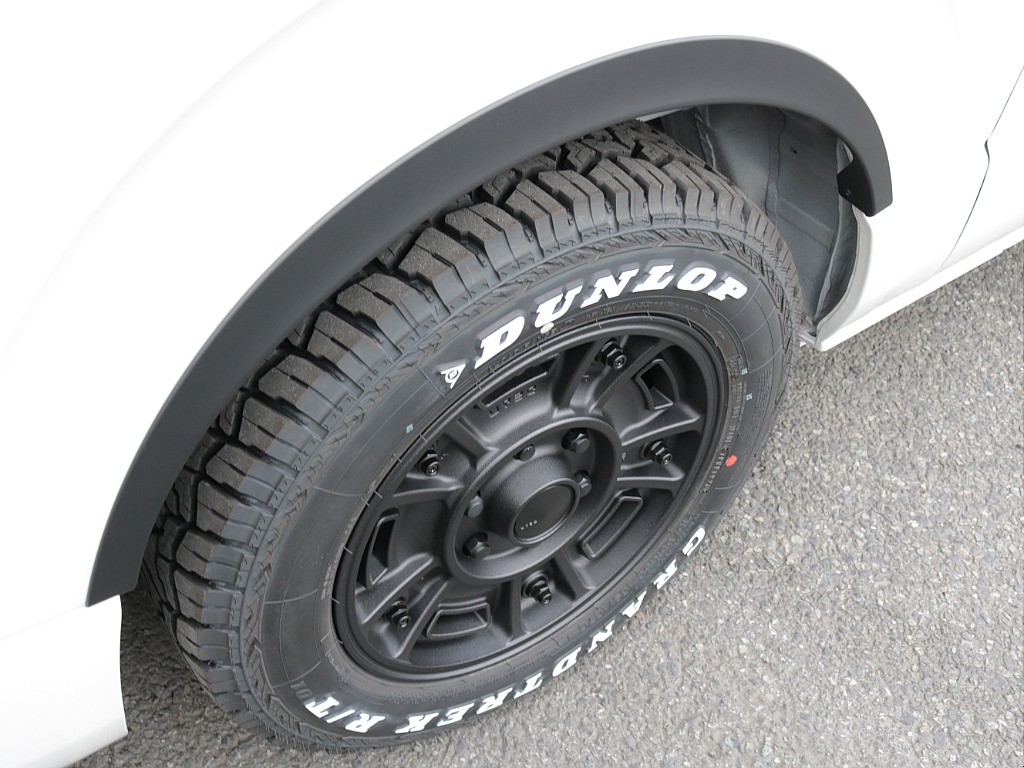 新車ハイエースＶダークプライムⅡガソリン２WD！新品オリジナル１6インチアルミ！新品ベットＫＩＴ装備！オリジナルパーツ多数装備！