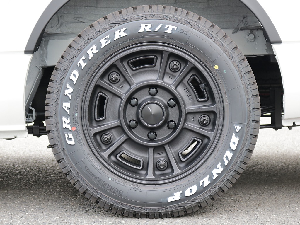 新車ハイエースＶダークプライムⅡガソリン２WD！新品オリジナル１6インチアルミ！新品ベットＫＩＴ装備！オリジナルパーツ多数装備！
