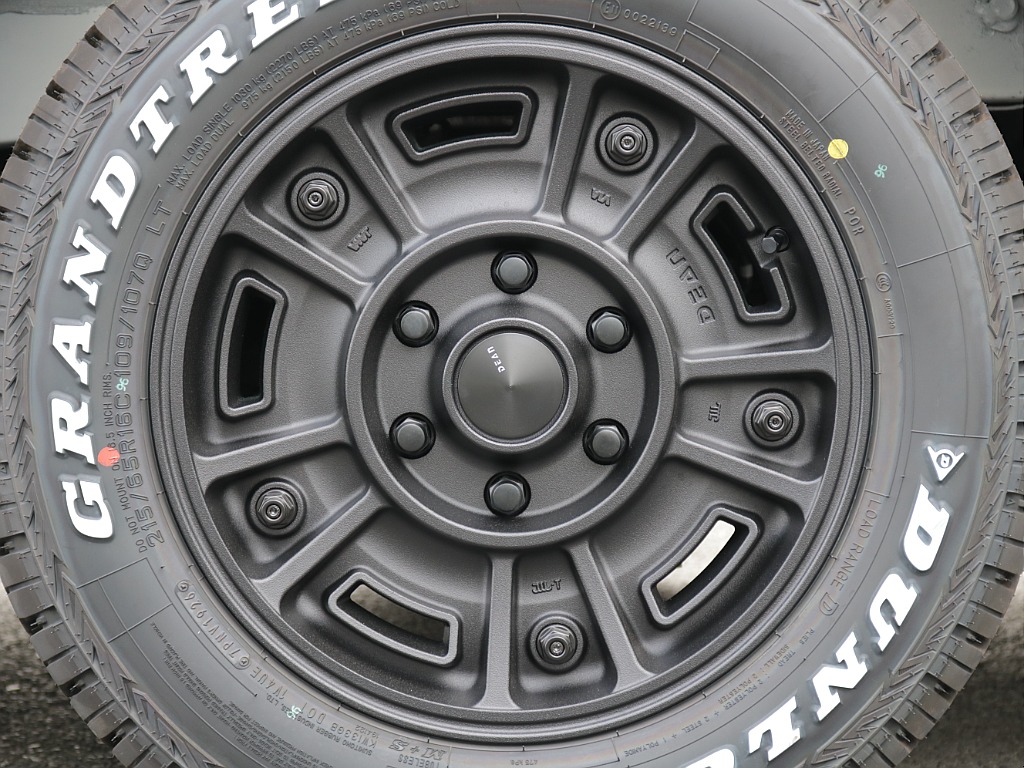 新車ハイエースＶダークプライムⅡガソリン２WD！新品オリジナル１6インチアルミ！新品ベットＫＩＴ装備！オリジナルパーツ多数装備！