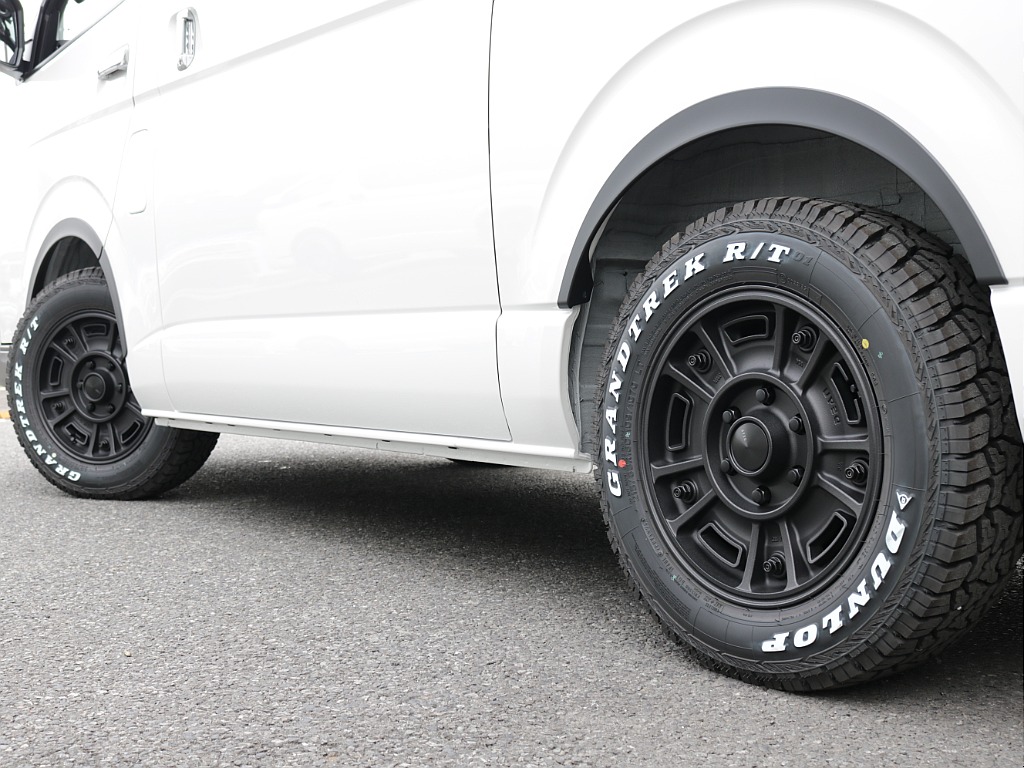 新車ハイエースＶダークプライムⅡガソリン２WD！新品オリジナル１6インチアルミ！新品ベットＫＩＴ装備！オリジナルパーツ多数装備！
