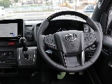 新車ハイエースＶダークプライムⅡガソリン２WD！新品オリジナル１6インチアルミ！新品ベットＫＩＴ装備！オリジナルパーツ多数装備！