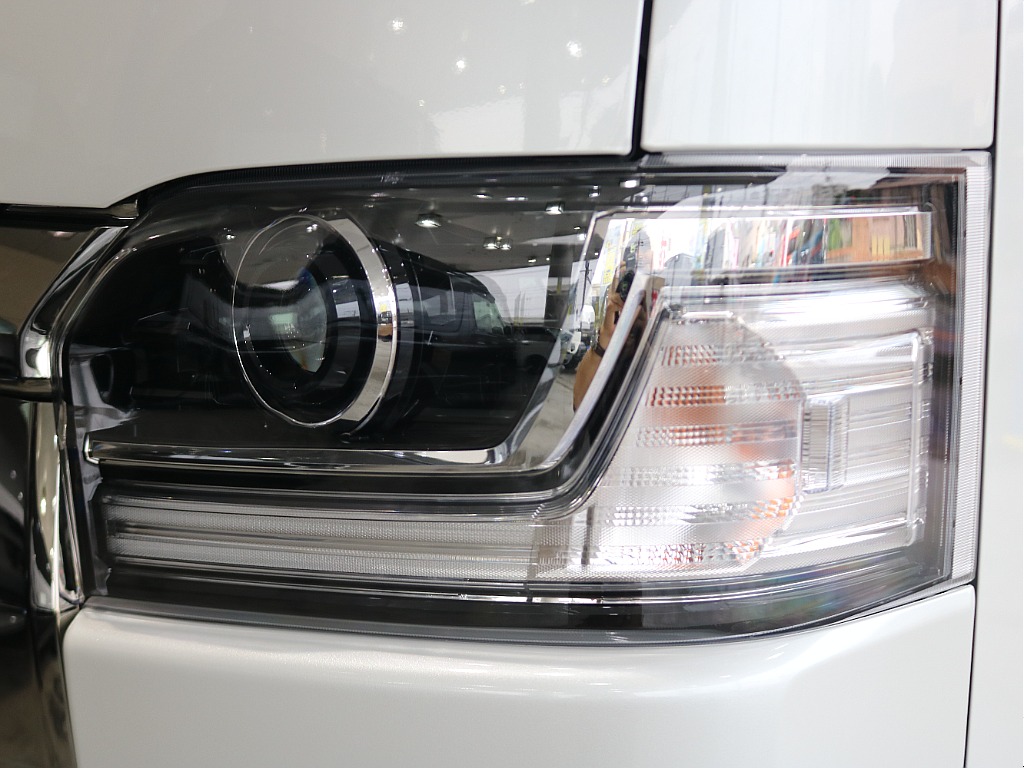 Bi-beamLEDヘッドライトが装着されております☆☆