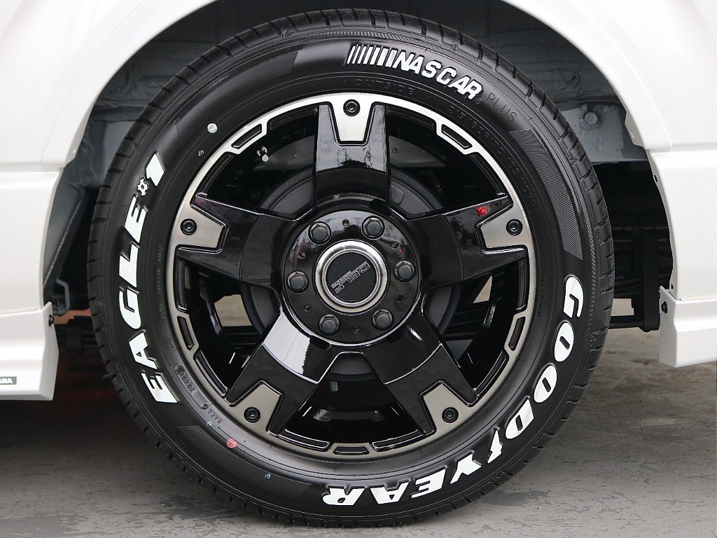 Delf03・17インチにナスカータイヤの組み合わせになっております☆☆