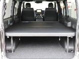 セカンドシート背もたれを倒せば、フルフラット可能