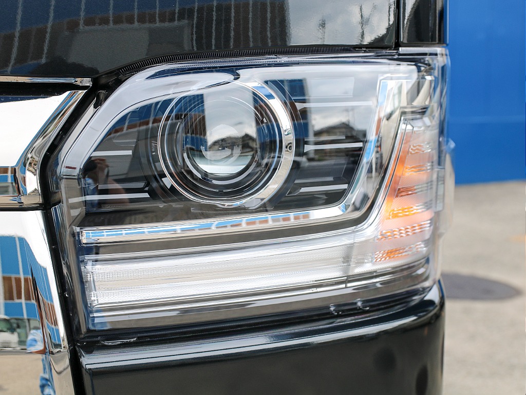 夜間の走行も安心のLEDヘッドランプ付き！！