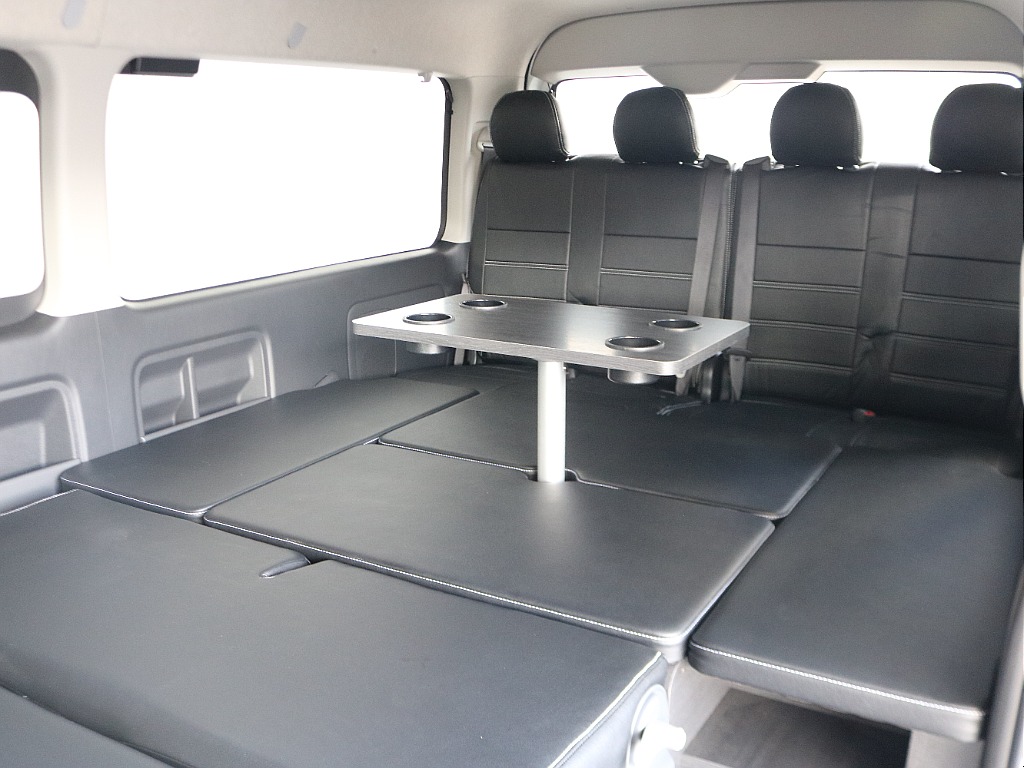 テーブルとベッド展開でご家族で空間楽しんでいただけます！