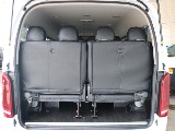 リアゲートを開けると4列目シートがこのようになっております☆