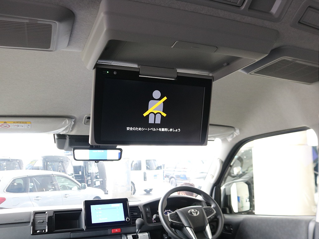 純正の後席モニターも装備されているので、お子様も車内で退屈しないです！