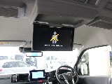 純正の後席モニターも装備されているので、お子様も車内で退屈しないです！