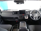 新型ならではの運転席周りになってます！