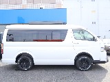 右側には小窓が付いてます！アミエース装備可能です！