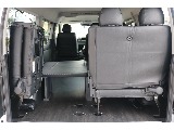 4列目シートは跳ね上げ可能！