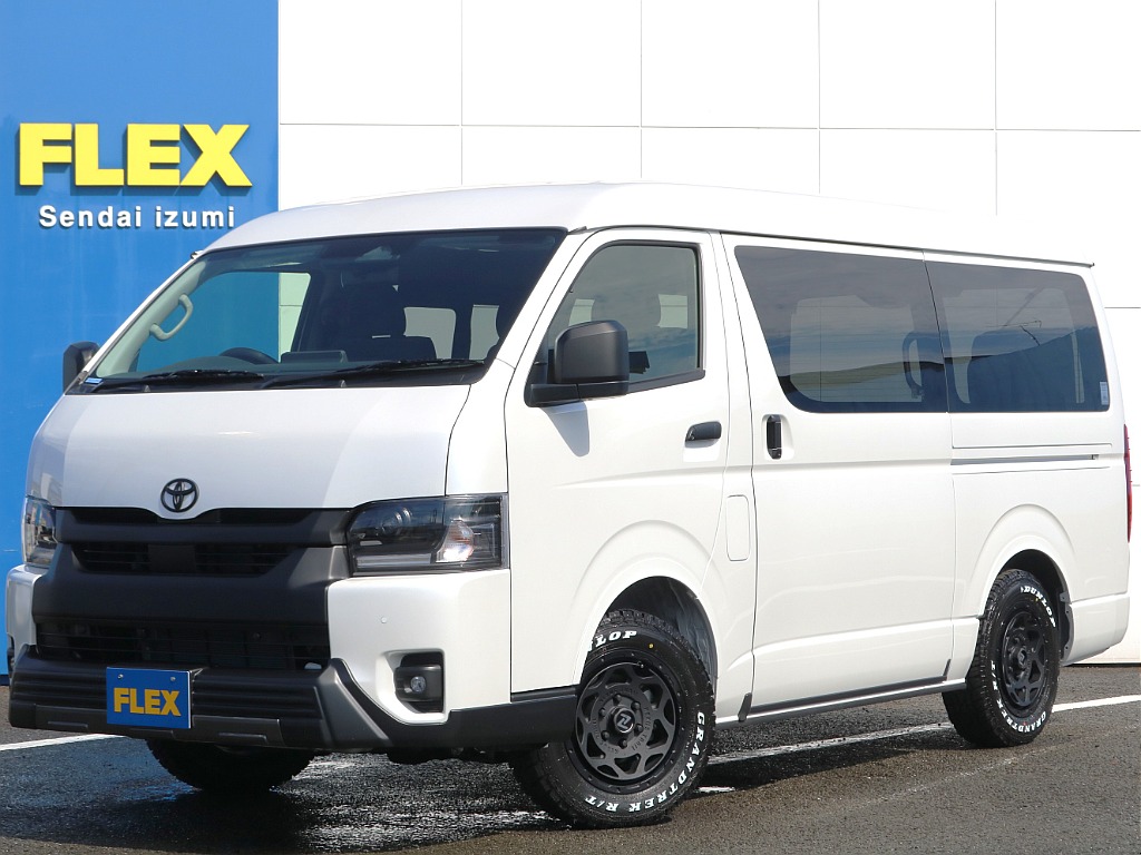 新車ハイエースワゴン GL 4WD 内装アレンジfamiliar 入庫致しました！ ファミリーに大人気なアレンジ！ センターテーブル付で使い勝手の良い1台になっております！