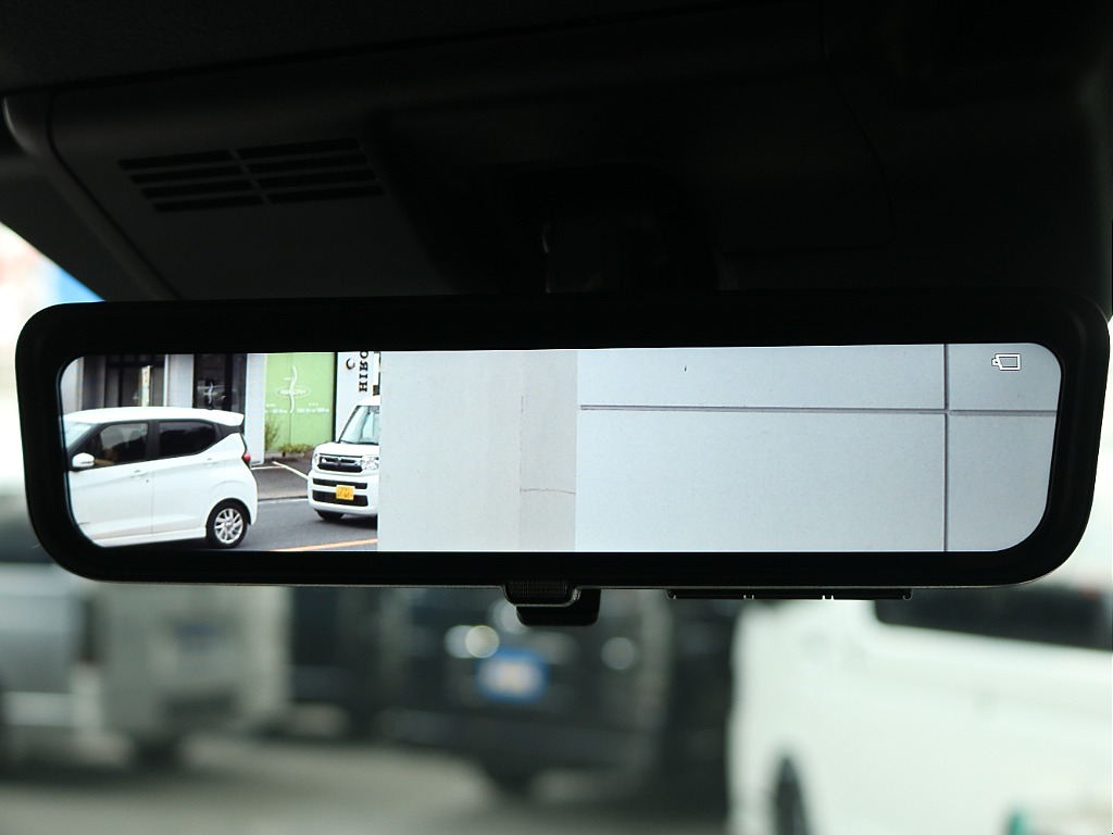 メーカーオプションのデジタルインナーミラーが搭載されております♪♪