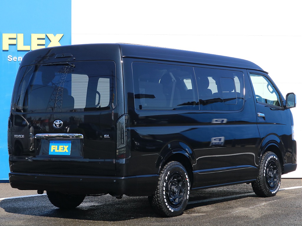 ランドクルーザーやハイエースなどを常時40台以上展示！お客様のニーズにあった最適なお車をご提案させていただきます。ご来店の際はお気軽にお問合わせください！