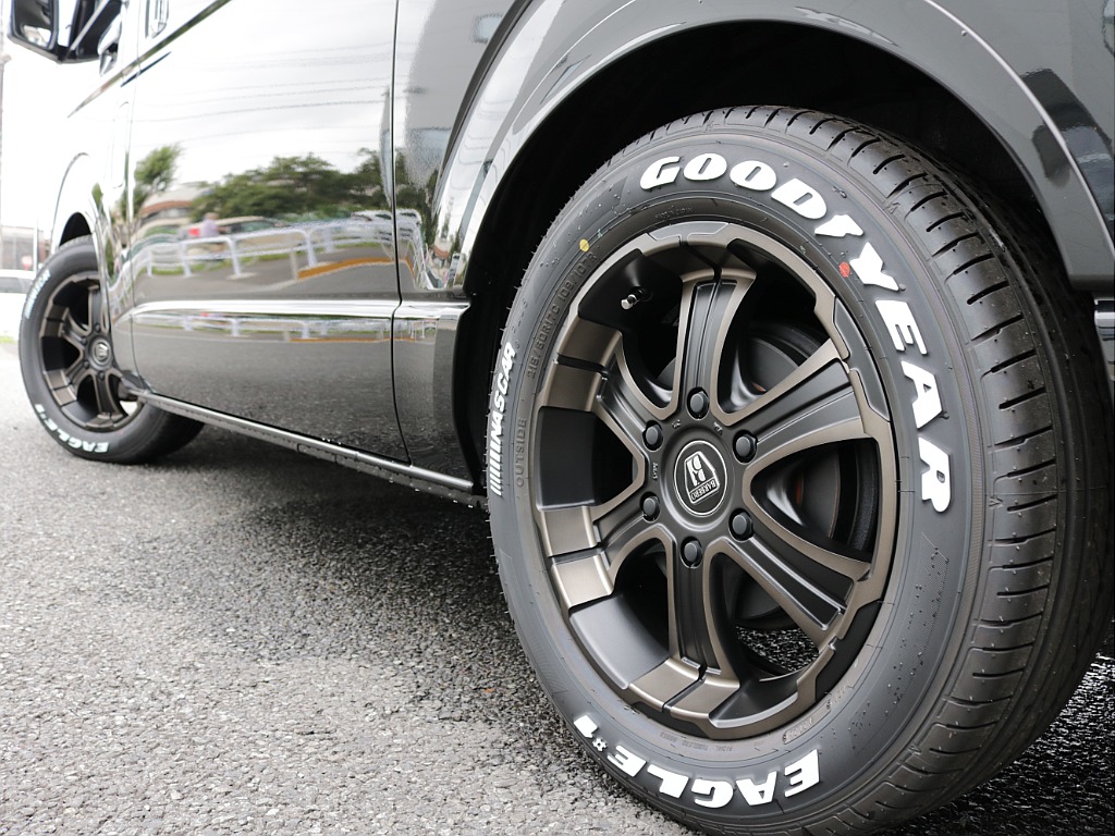 新車ワゴンＧＬ２７００ガソリン２ＷＤカスタム車両入庫！オリジナルフロントスポイラーオリジナルオーバーフェンダーオリジナル１７インチアルミナスカータイヤ１７インチオリジナルＬＥＤテールライト装着済み！！