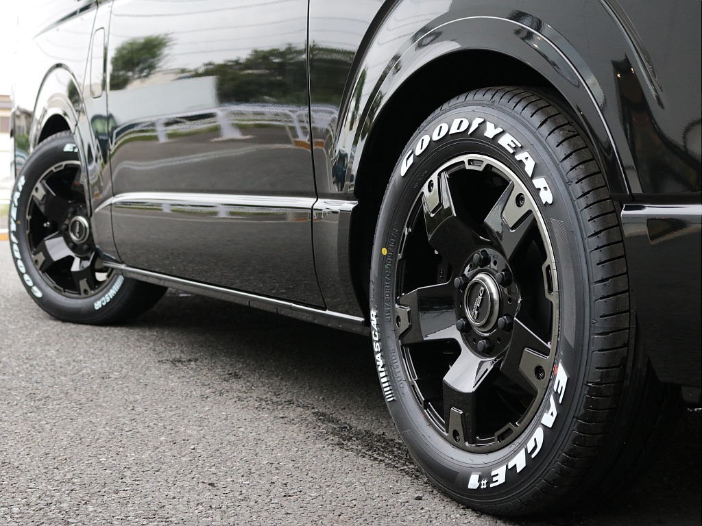 新車ワゴン２７００ガソリン2WDシートアレンジVer5施工済み！８インチディスプレイ装備！オリジナルパーツ多数装備！！新品オリジナル17インチアルミ新品ナスカータイヤ新品オリジナルLEDテール！！