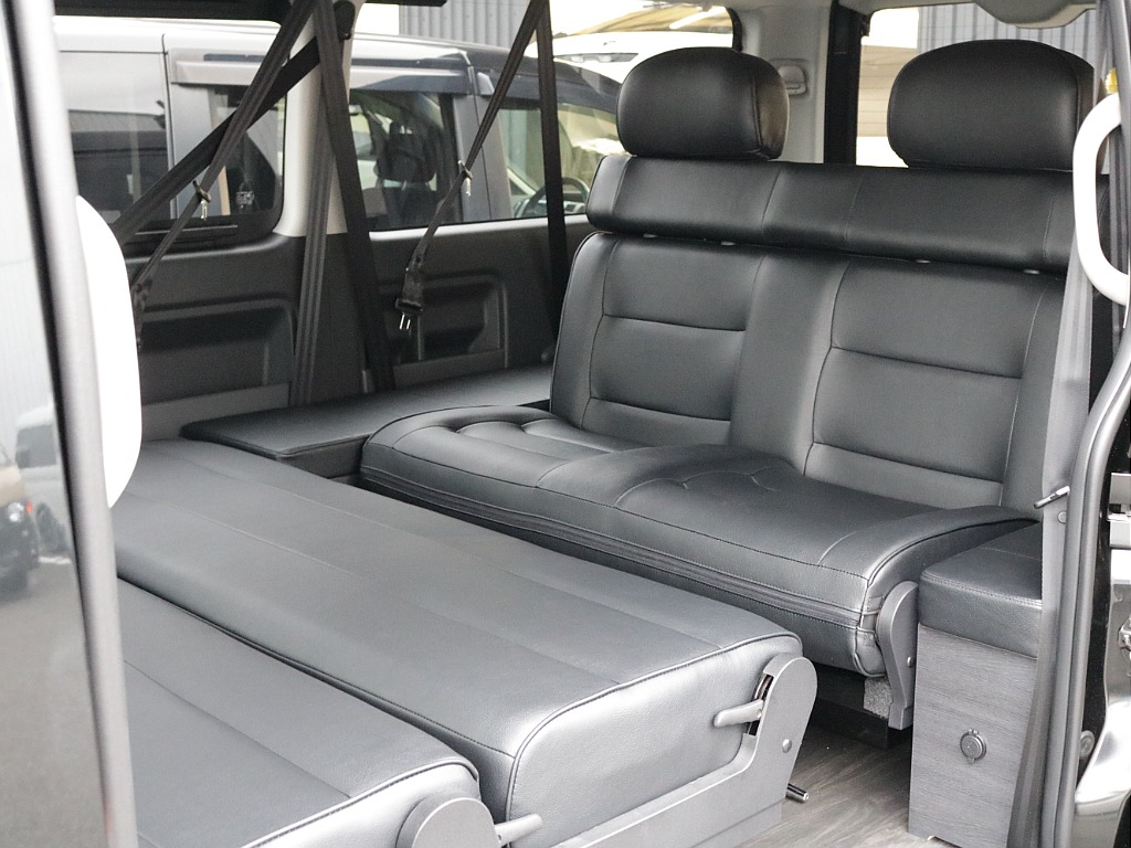 新車ワゴン２７００ガソリン2WDシートアレンジVer5施工済み！８インチディスプレイ装備！オリジナルパーツ多数装備！！新品オリジナル17インチアルミ新品ナスカータイヤ新品オリジナルLEDテール！！