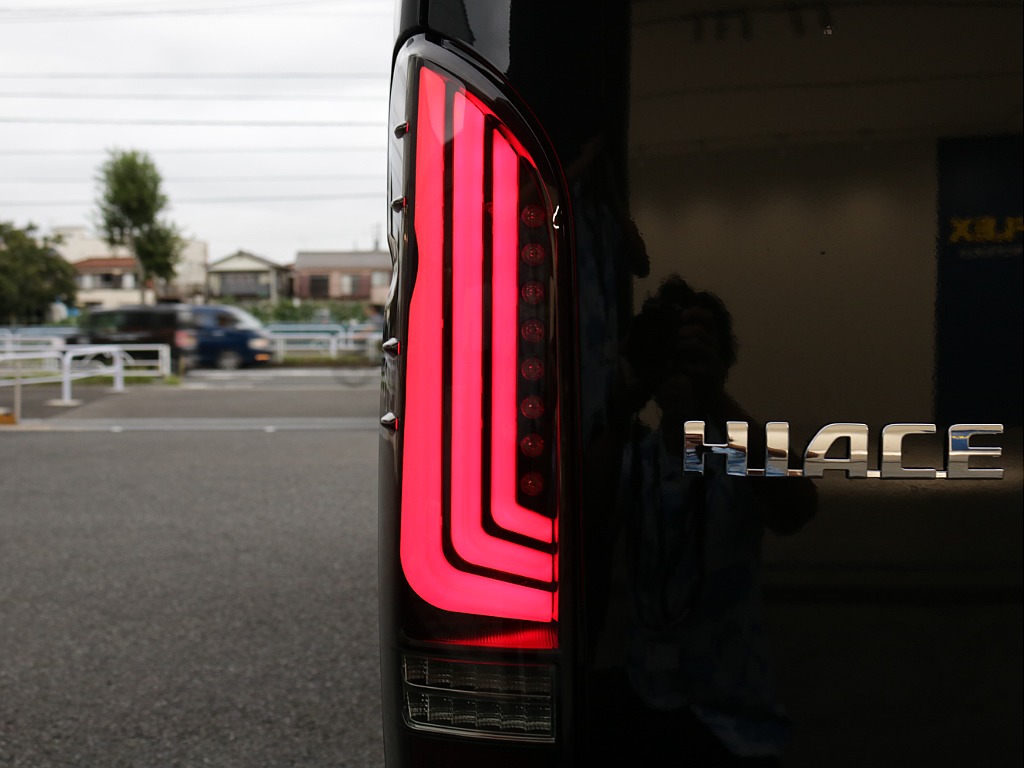 新車ワゴン２７００ガソリン2WDシートアレンジVer5施工済み！８インチディスプレイ装備！オリジナルパーツ多数装備！！新品オリジナル17インチアルミ新品ナスカータイヤ新品オリジナルLEDテール！！