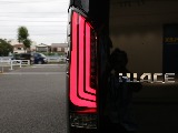 新車ワゴン２７００ガソリン2WDシートアレンジVer5施工済み！８インチディスプレイ装備！オリジナルパーツ多数装備！！新品オリジナル17インチアルミ新品ナスカータイヤ新品オリジナルLEDテール！！